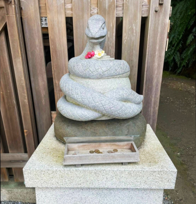 3912