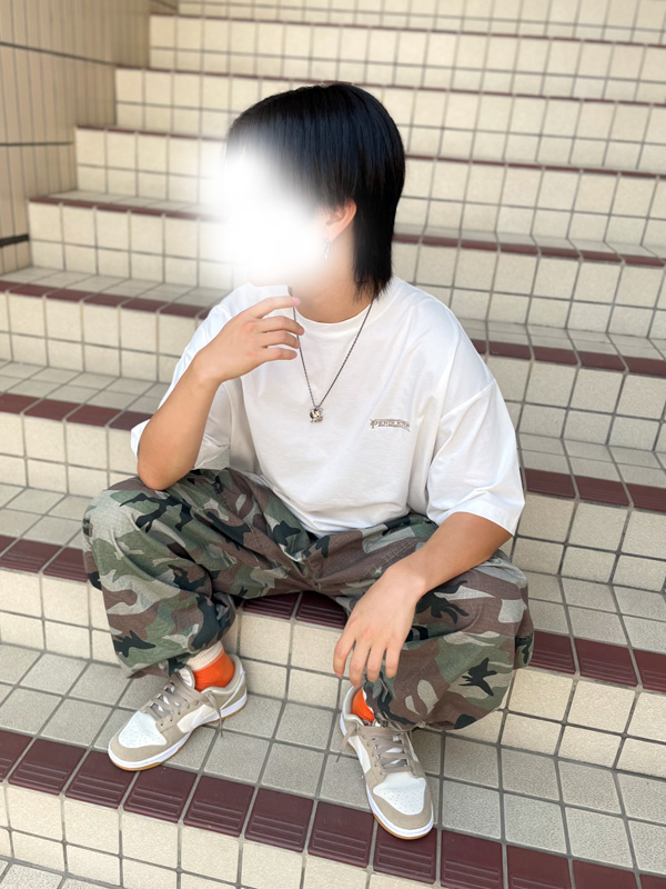 グレイ