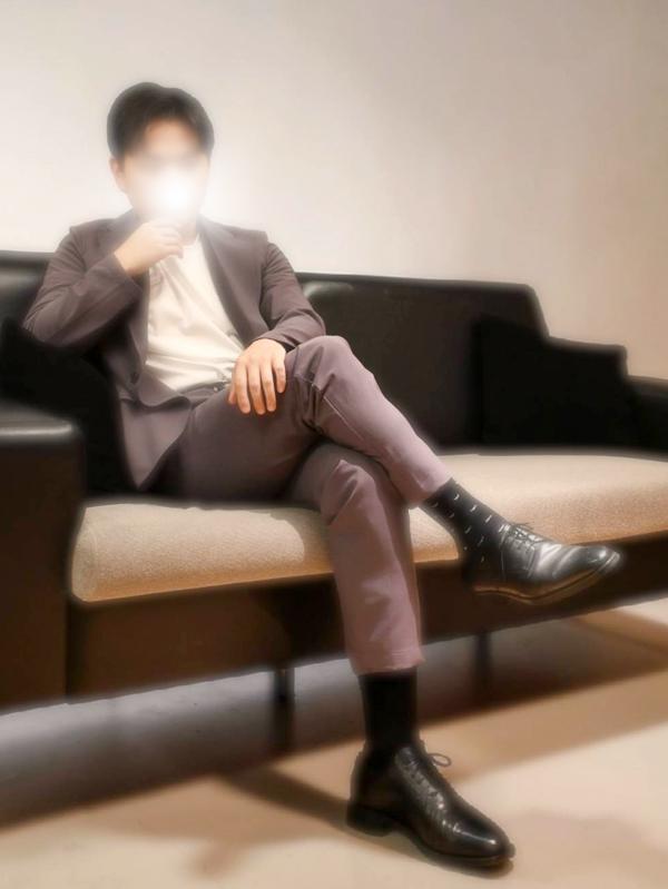 てる