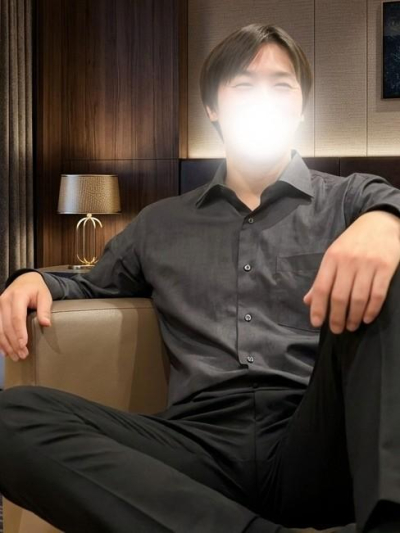 8233